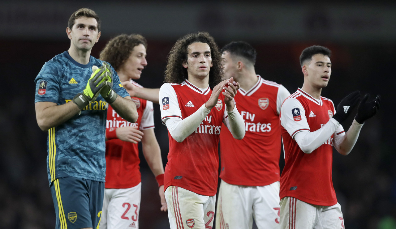 桑托斯主席：我们想和内马尔续约至明年世界杯，将很快谈判