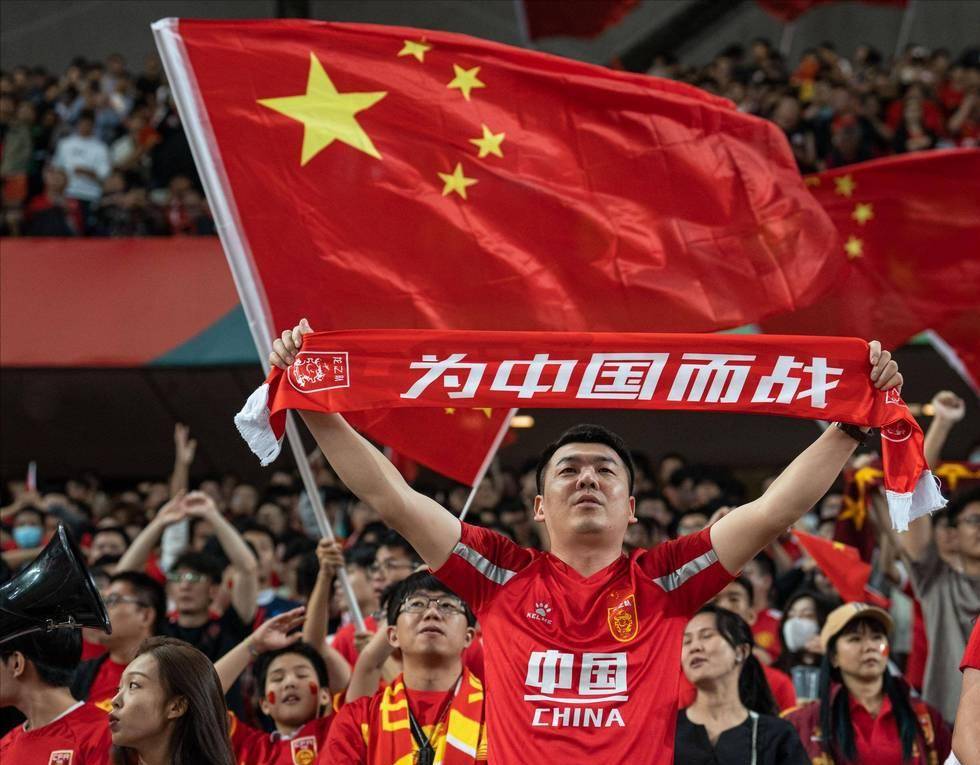 紧张与深夜会议……哈维·阿隆索的未来悬而未决