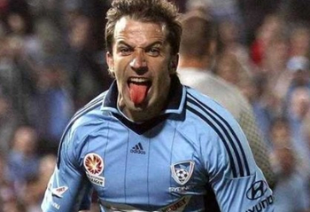 记者：彭啸应该是韧带损伤，联赛最后一轮可能是赶不上了