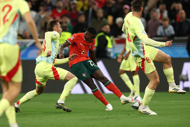 凯帕第5-8轮点球全部扑同一方向，最终终于守到一球（点球大战第5至第8轮，凯帕连续扑向同一侧，终于扑出一球）