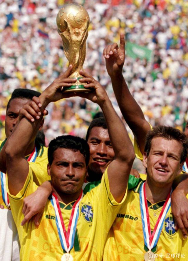 罗马诺：我可以保证，曼联将在明年签下一到两名重量级中场（罗马诺：确定无疑，曼联明年将引进一至两名顶级中场）