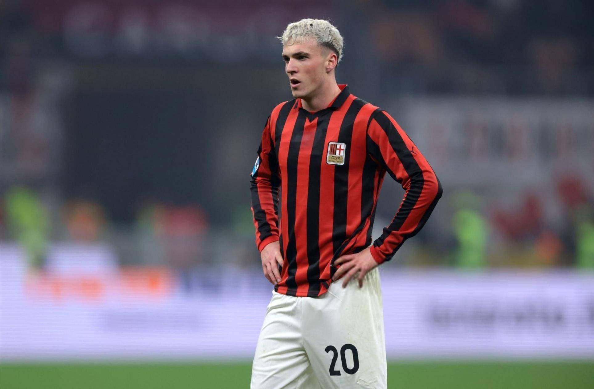 澳超战报：怀特替补造两球，十人阿德莱德联4-1墨尔本城（澳超赛报：怀特替补两次参与破门，十人阿德莱德联4比1击败墨尔本城）