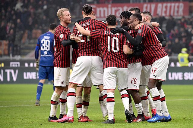 球星突破防守送出关键助攻