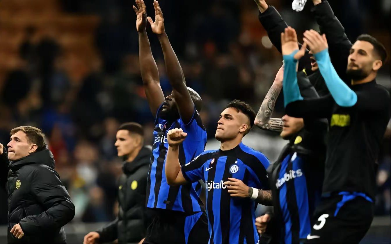 卡塞米罗：曼联的事我都操心不过来，哪还有空去想皇马？（卡塞米罗：忙于曼联事务，没空想皇马）