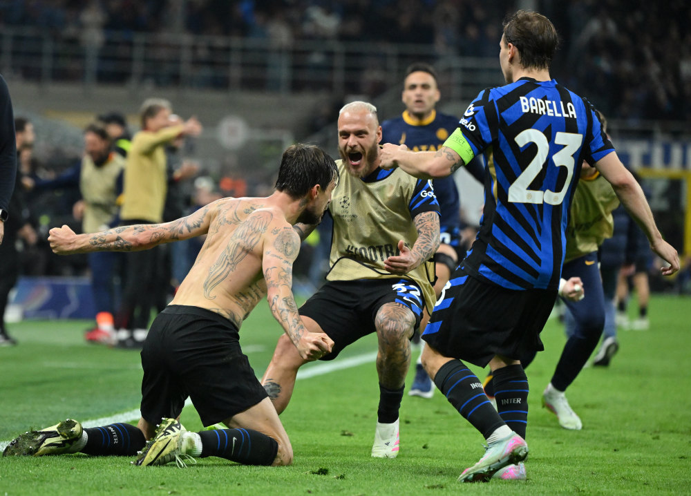 大乌龙！勇士队记：库里是左腿遭遇股四头肌挫伤，而不是右腿