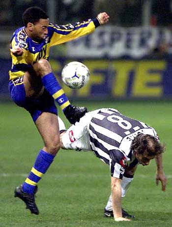 迪马济奥：加蒂被确诊为右膝半月板撕裂，至少缺阵一个月